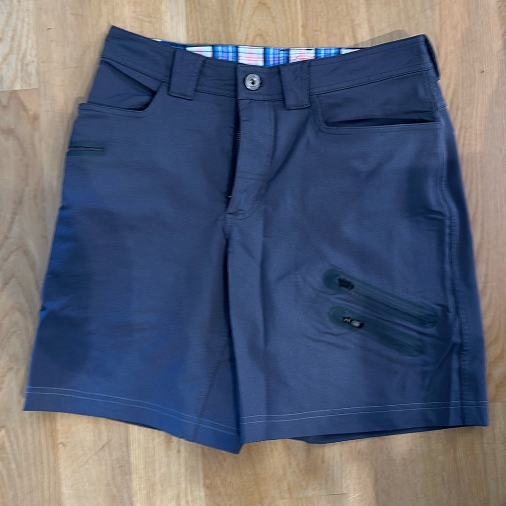 Lululemon men’s cargo shorts/gf shorts 30 waist.
